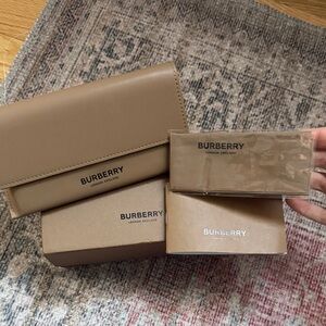 Burberry Sunglasses Holder & Cleaning Cloth